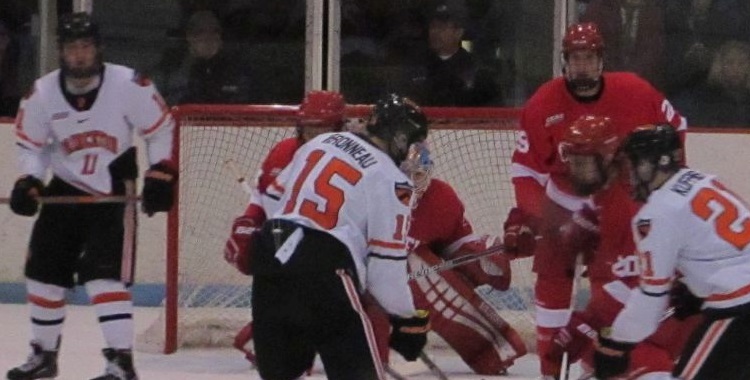 Hockey: Cornell edges Princeton&nbsp;1-0