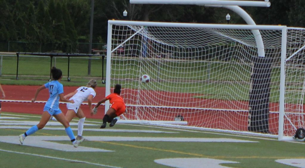 SCSU wins decisively in 5-0&nbsp;romp.
